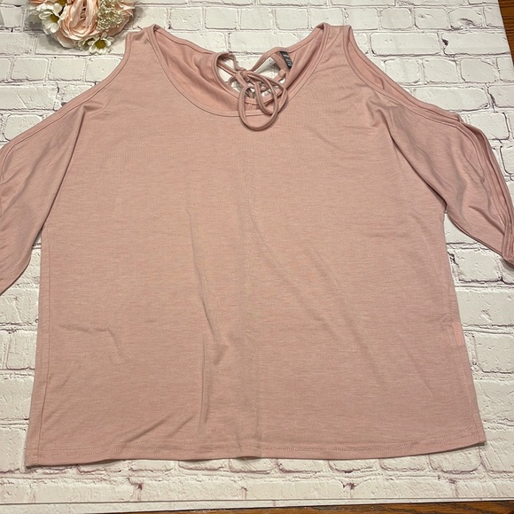 NWOT Shein Scoop Neck Cold Shoulder Tee - Picture 7 of 8